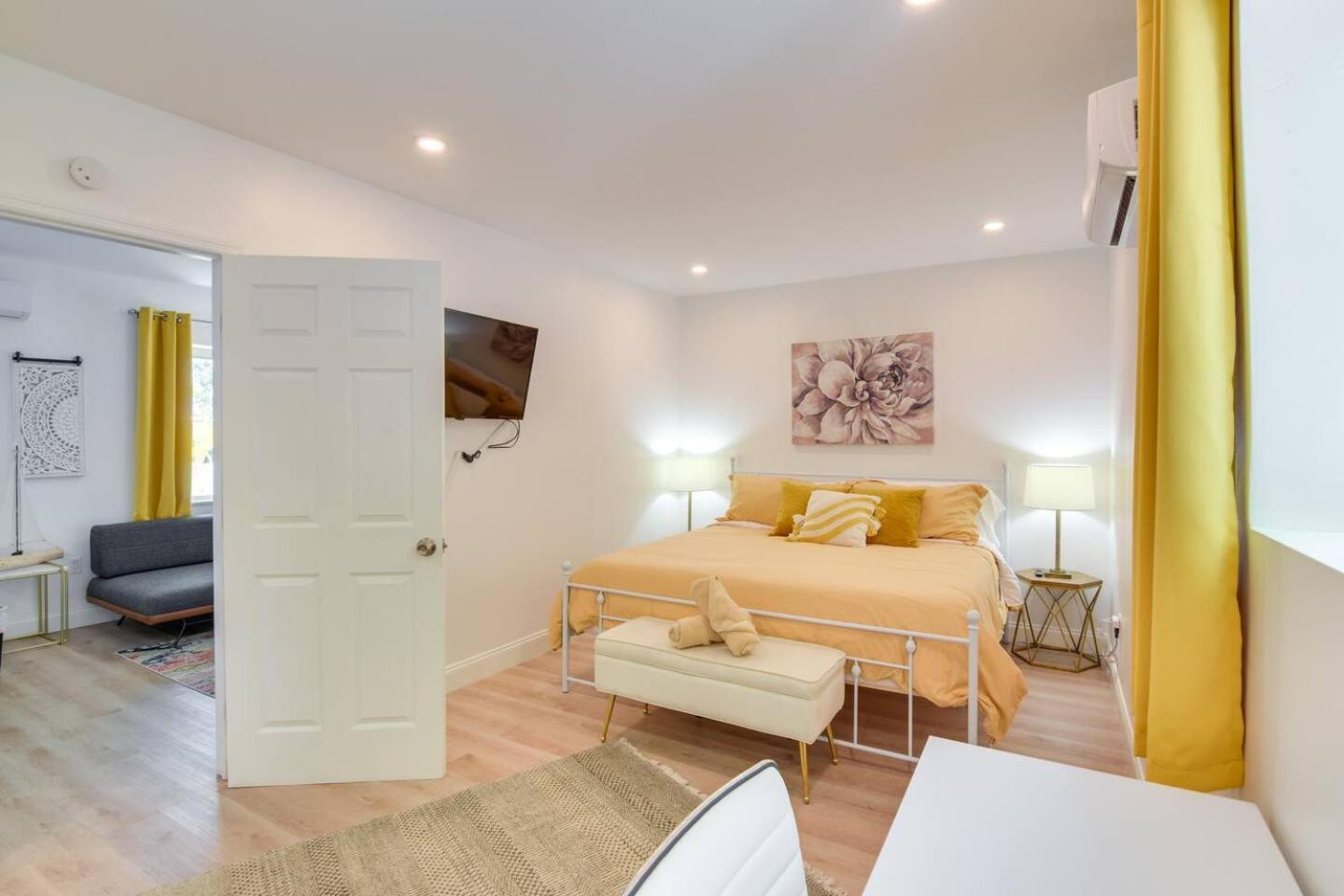 Beautiful Casita With King Bed And Private Patio Close To Calle 8, Mia Airport, Coral Gables Маямі Екстер'єр фото